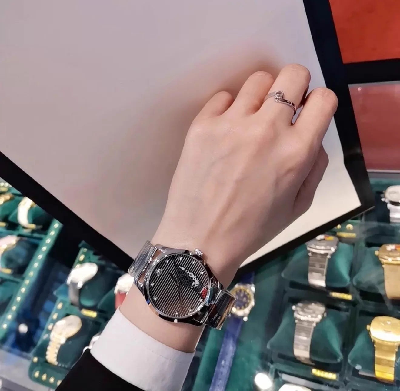 020426-watch-82 Gucci New Snake Quartz