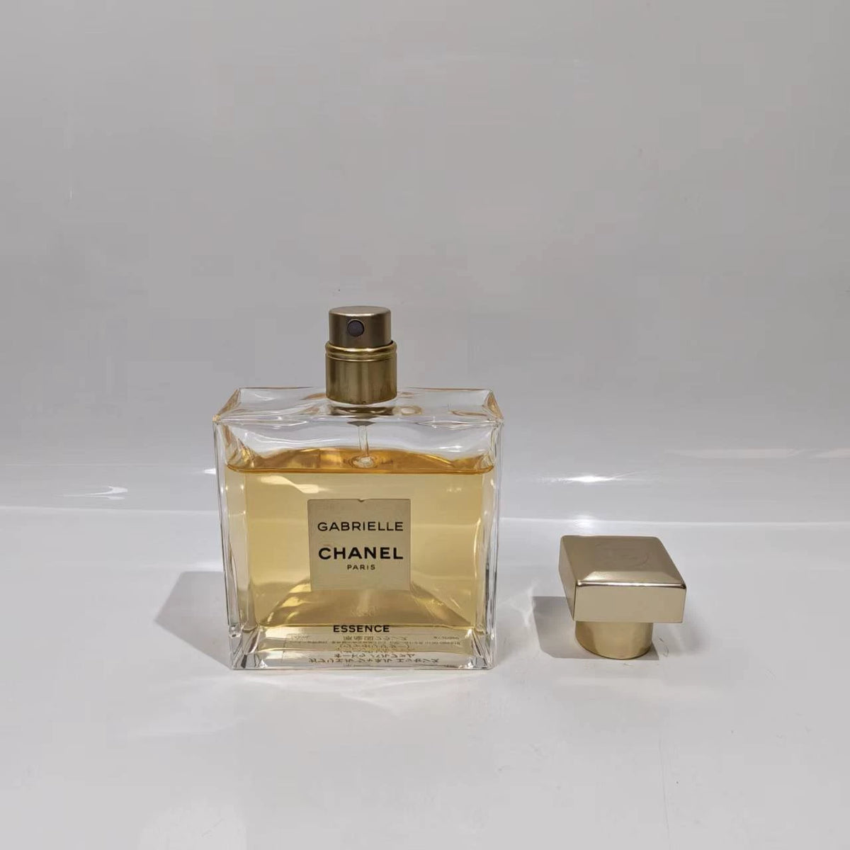 020926-290 Chanel Gabrielle nature
