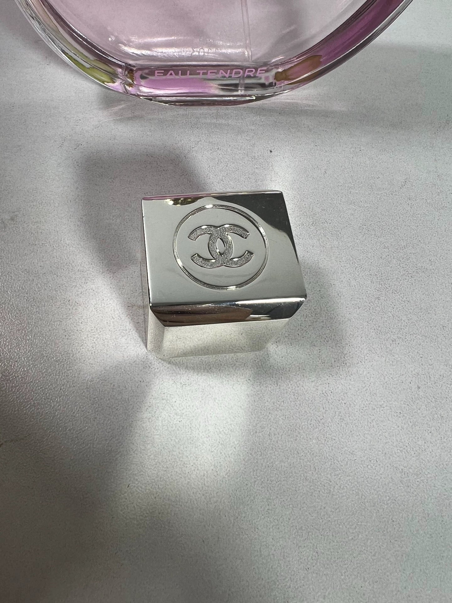 070926-21 Chanel Powder Encounter Box Perfume 150ml 5.1 oz