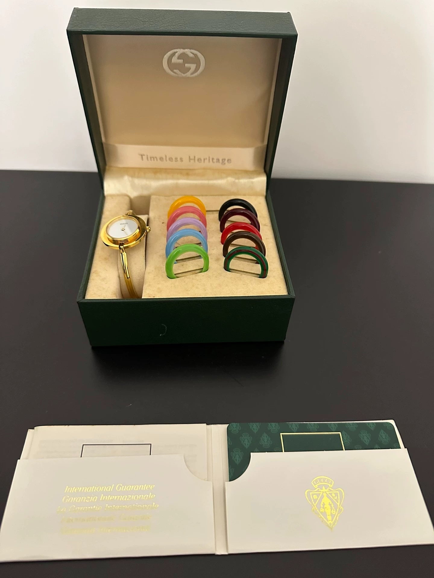 100926-98 Gucci vintage watch