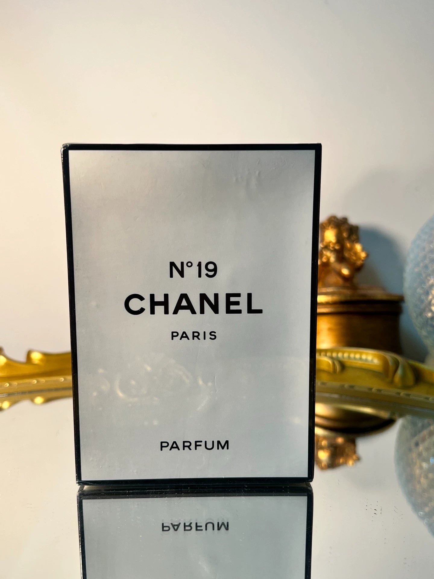 130125-49 Discontinued CHANEL No 19  56ml  Parfum