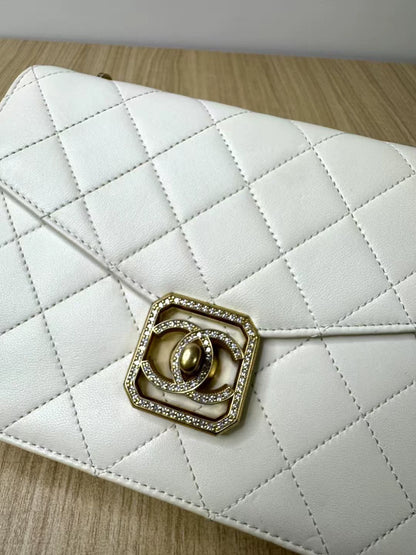 150626-bag-57 Chanel 21k square button handbag