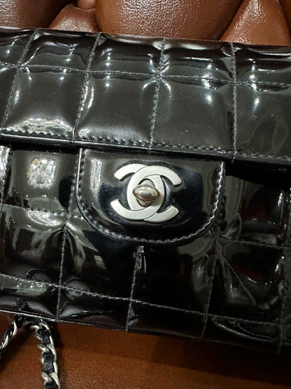 221124-23 Auth patent leather Chanel handbag