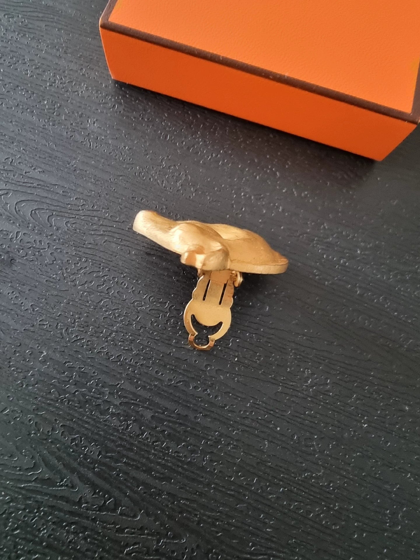 241025-73 Hermes earring only one clip piece