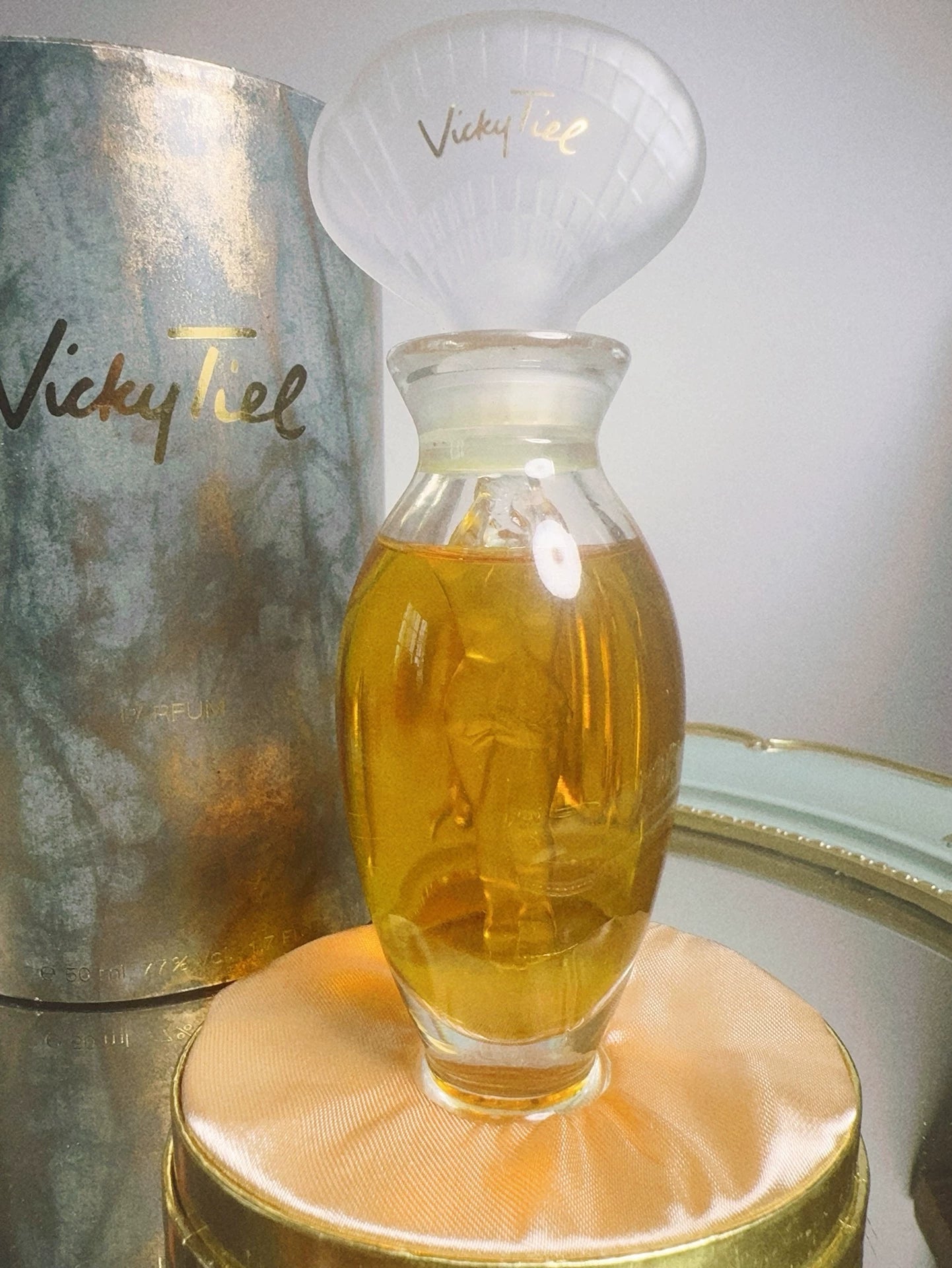 241025-22 Vicky Tiel 50ml 1.7oz Parfum