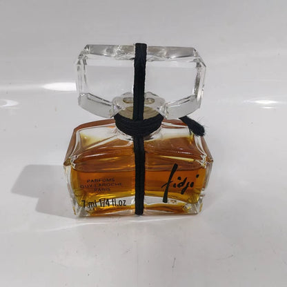 020926-164 Guy Laroche Ji Longxue Fidji