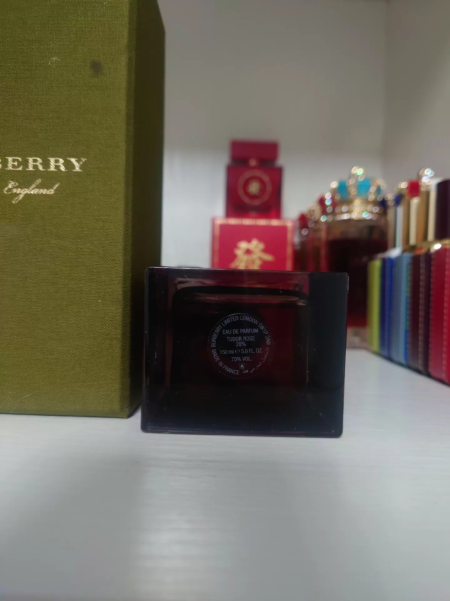 110826-220 Burberry haute couture tudor Perfume