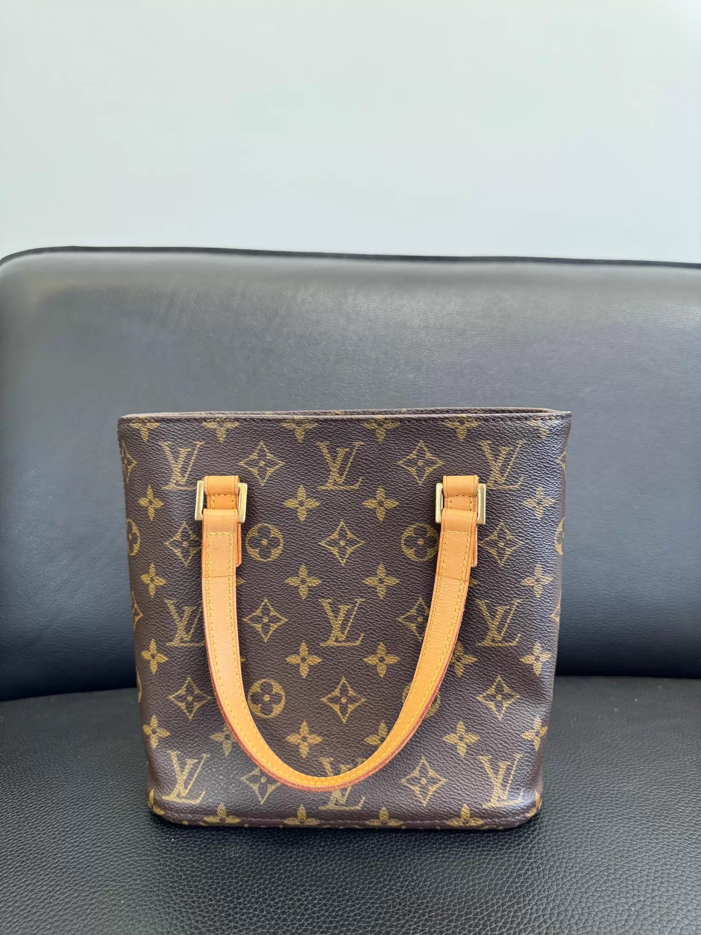 150626-bag-36 LV Vivian trumpet tote bag