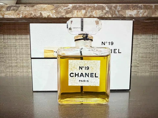 151025-62 Chanel No 19 EXTRAIT Parfum 28 ml 1 oz