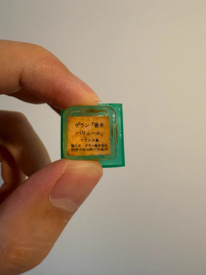 030226-14 Guerlain Dress Pagoda Cap PARURE 1ml Parfum