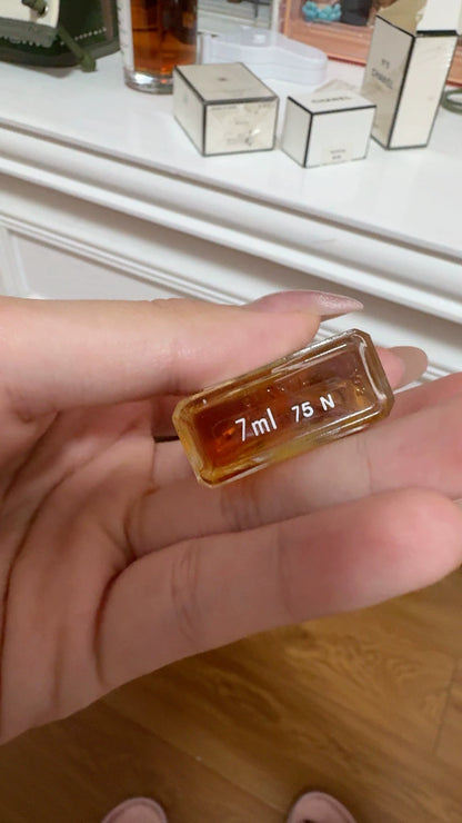 111026-15 Chanel Old Edition Parfum 7ml 0.2 oz