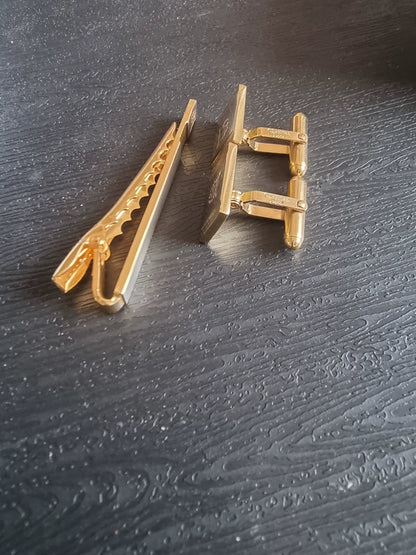 241025-77 Christian Dior Tie clip and button