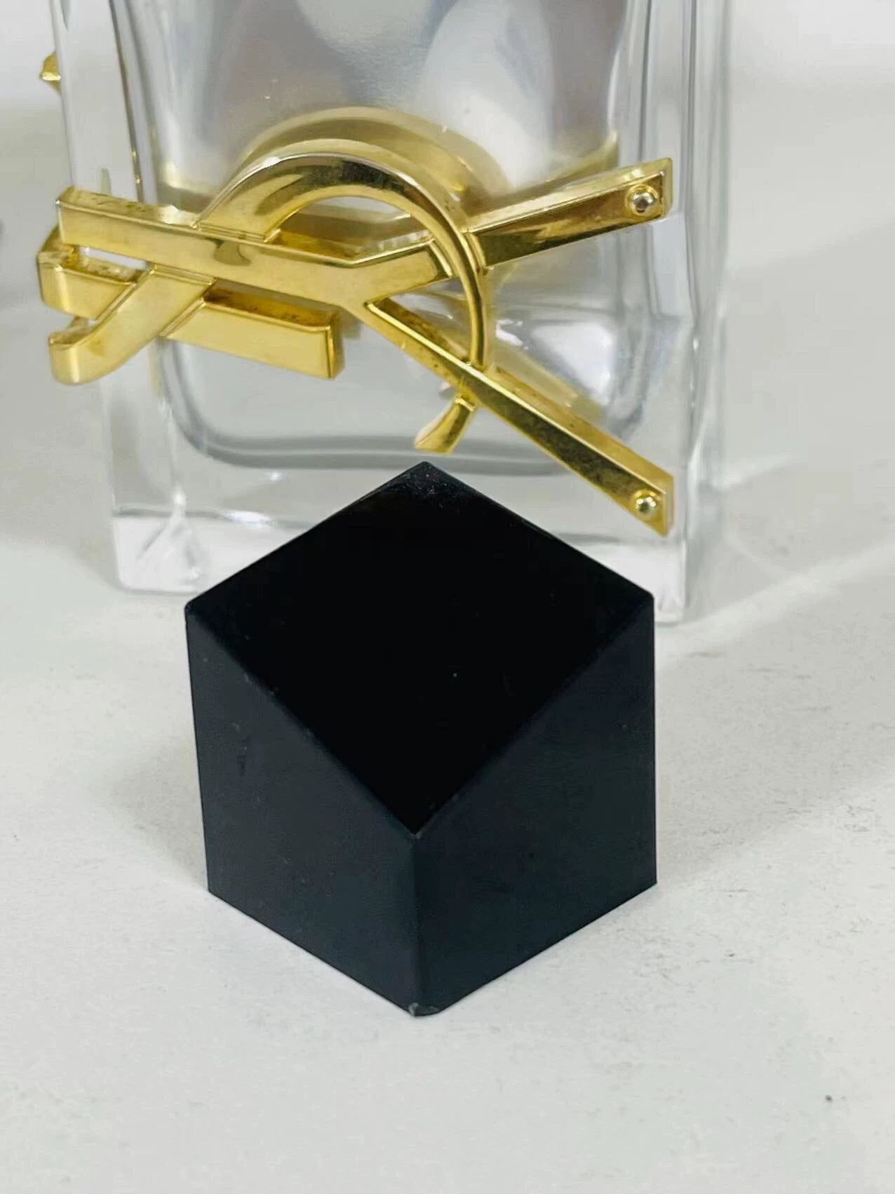 260526-52 Yves Saint Laurent Eau Liberté Platinum 50ml 1.7 oz
