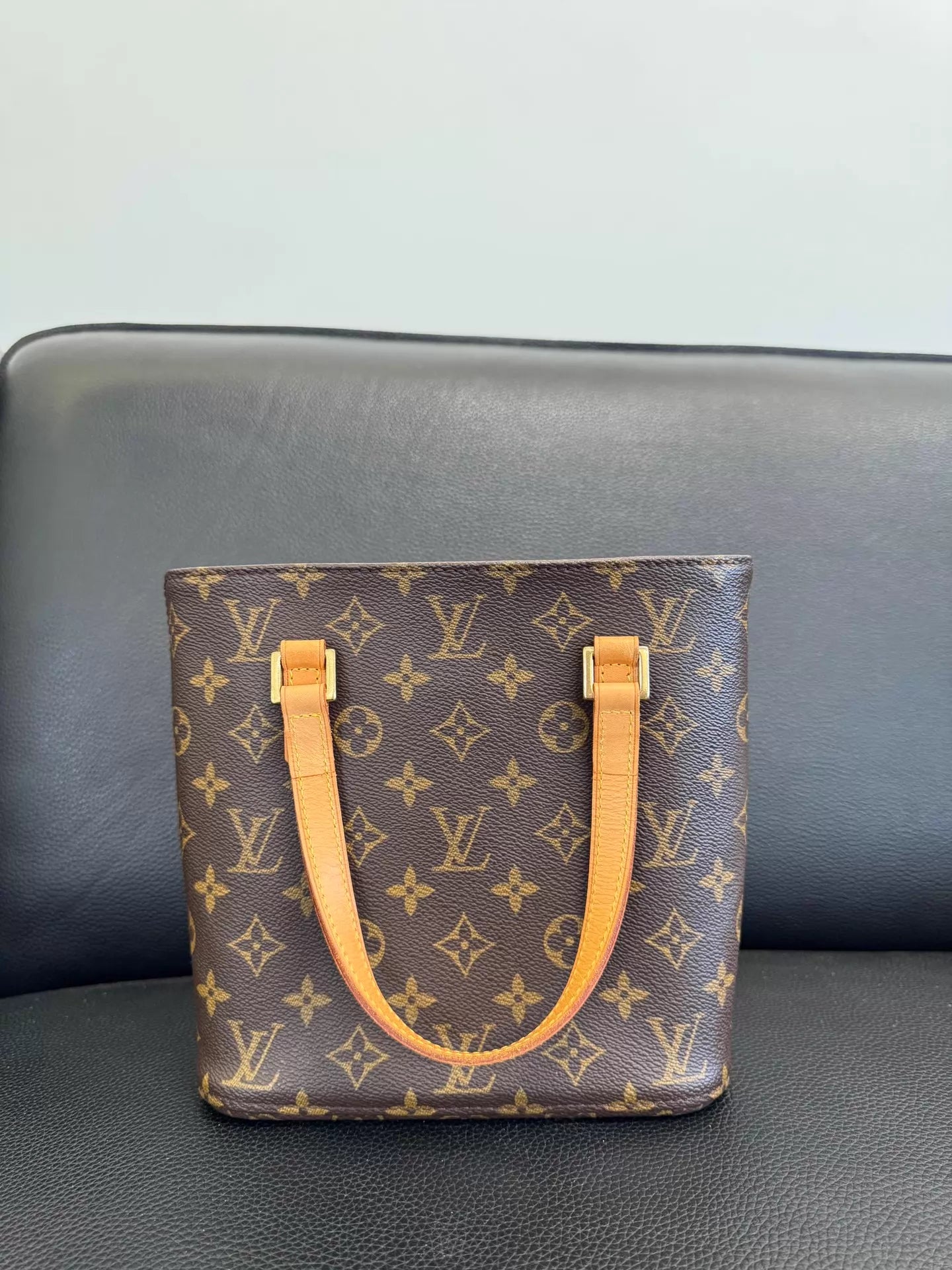 150626-bag-36 LV Vivian trumpet tote bag