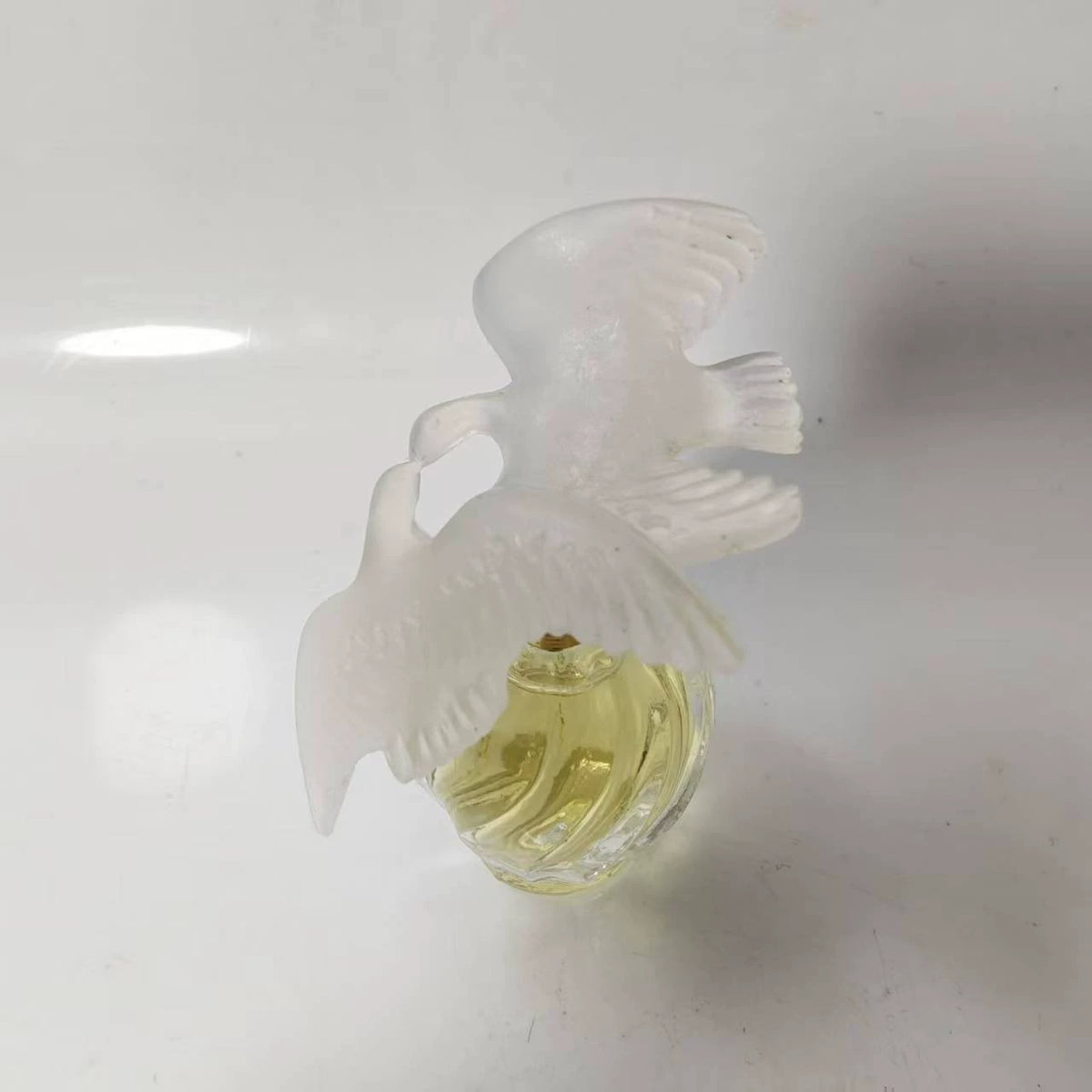 020926-360 Nina Ricci fly together
