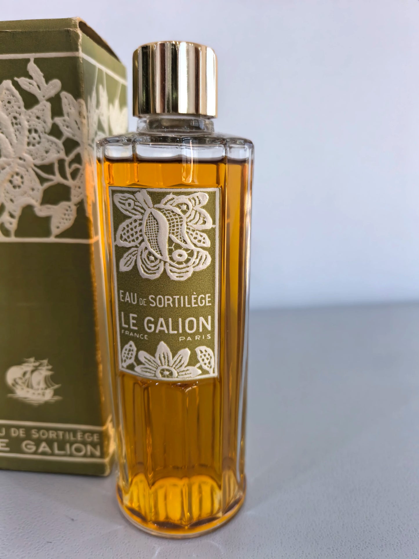 200826-16 Le Galion Sortilège 240ml 8.1 oz