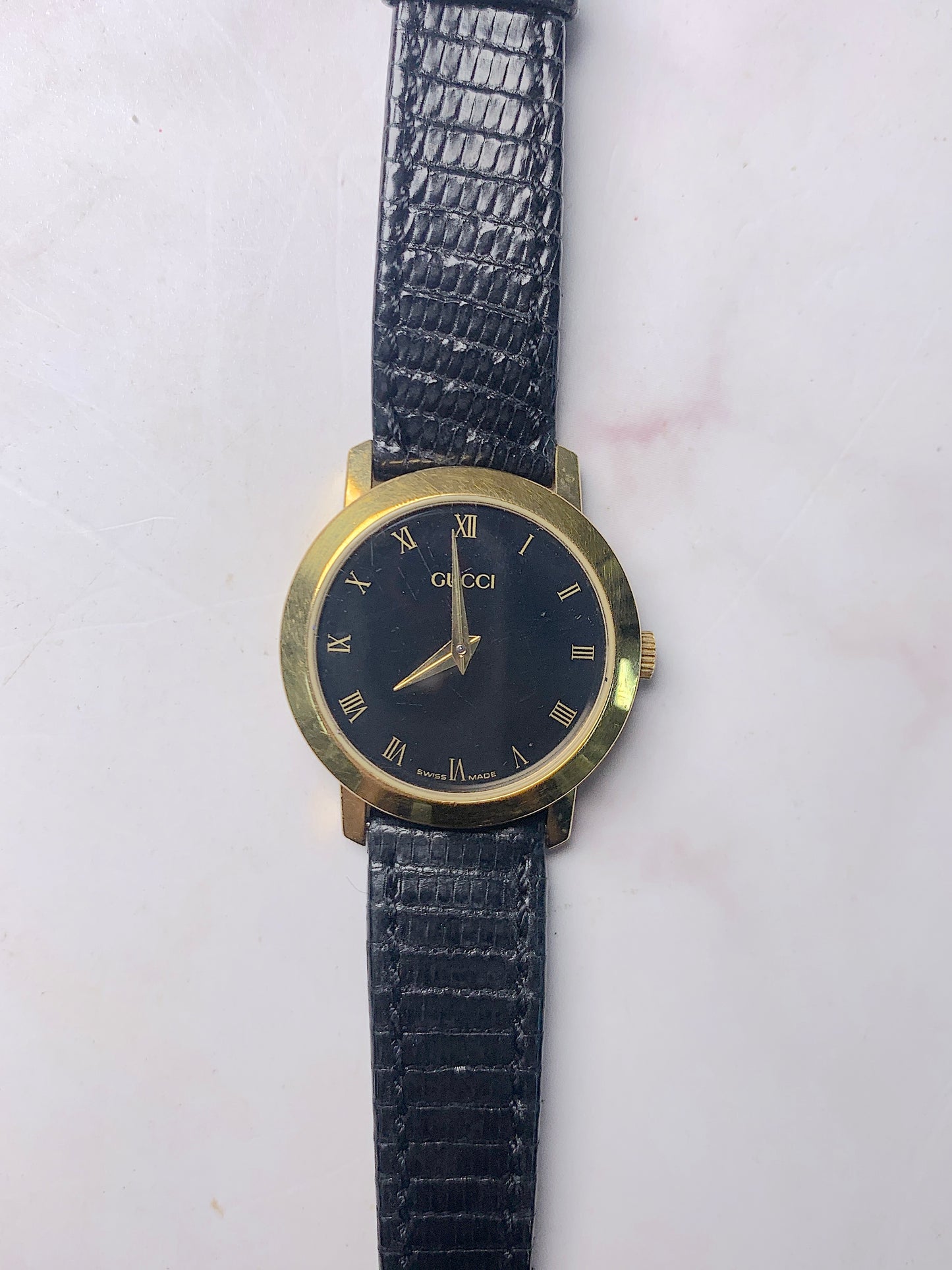 Women Gucci Gold tone leather Quartz  Watch - 180124 P