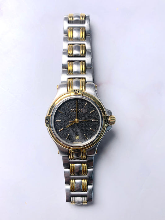 Women Gucci Silver tone Steel Quartz  Watch - 180124 S