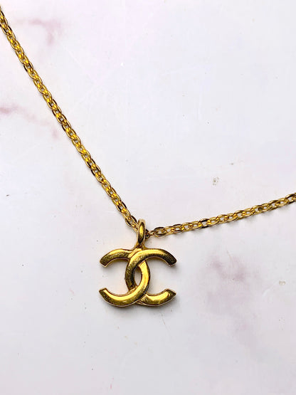 Rare vintage Chanel  Gold tone necklace CC  - 060224