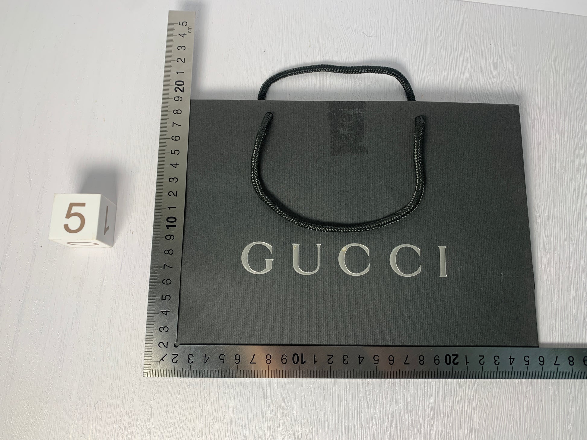 Gucci gift paper bag for wallet handbag jewllery watch jewelly bag