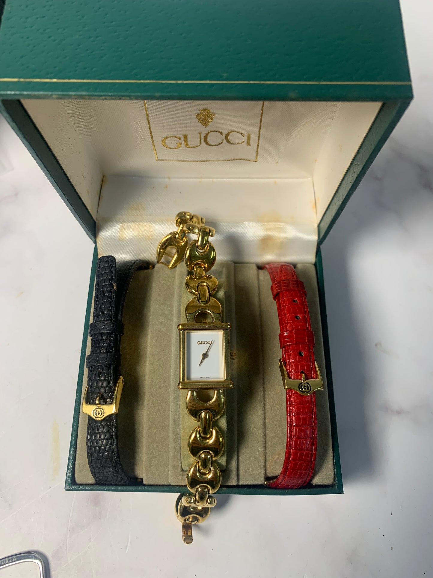 Rare Women with box Gucci gold tone  watch  - 220224