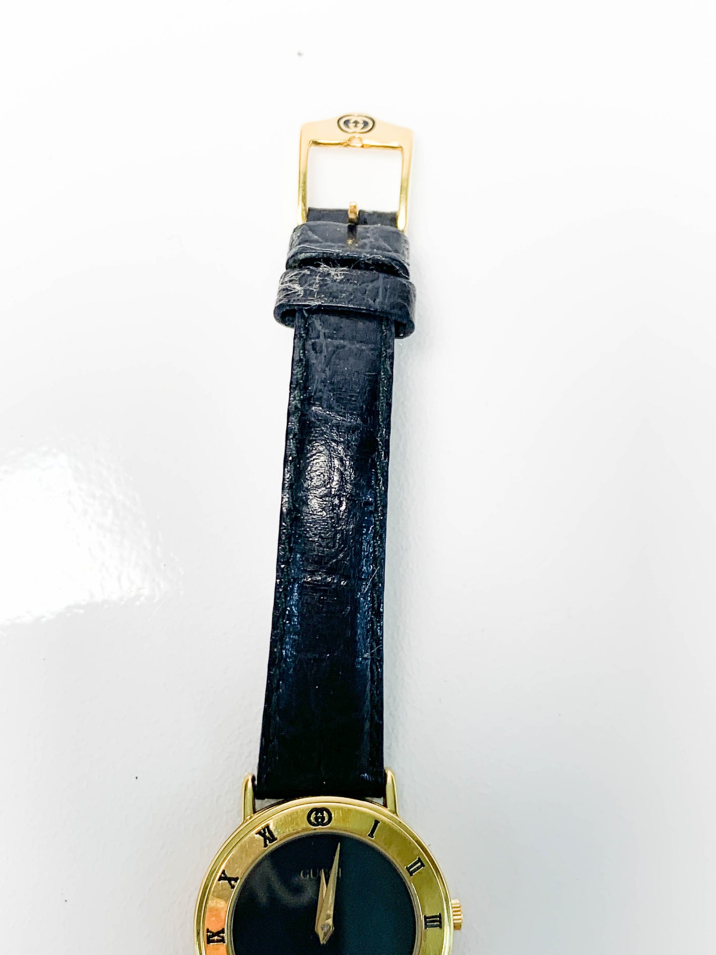 Rare Women Gucci Gold tone black leather watch  - 210224