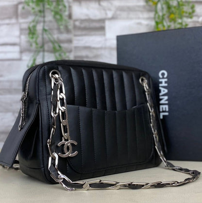 Chanel handbag bag black chain good condition