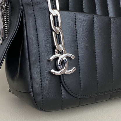 Chanel handbag bag black chain good condition