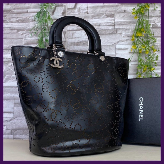 Chanel handbag Black bag  good condition