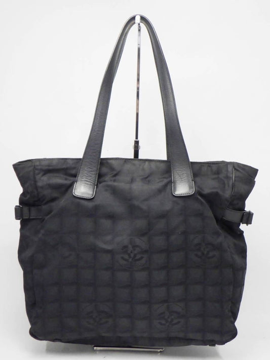 Chanel handbag  Black bag tote good condition