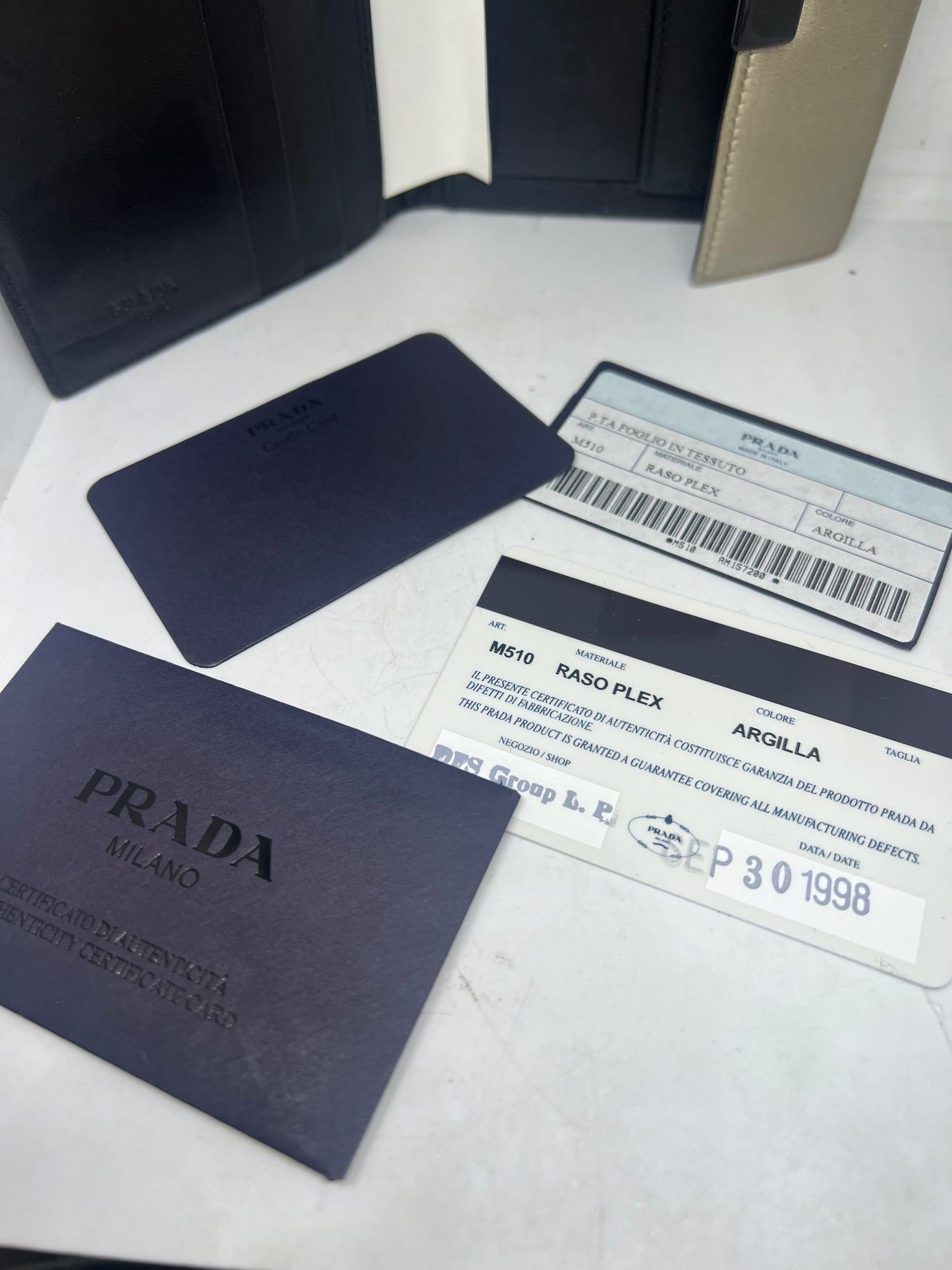 Prada 銀杏米色長款 (6” 4.2”) prada 卡