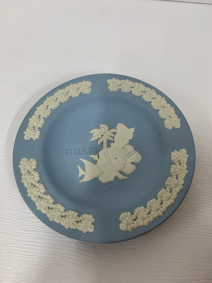 Royal Copenhagen Plates 1973 for christmas 19cm diameter and wedgwood Guam 12cm  2 plates