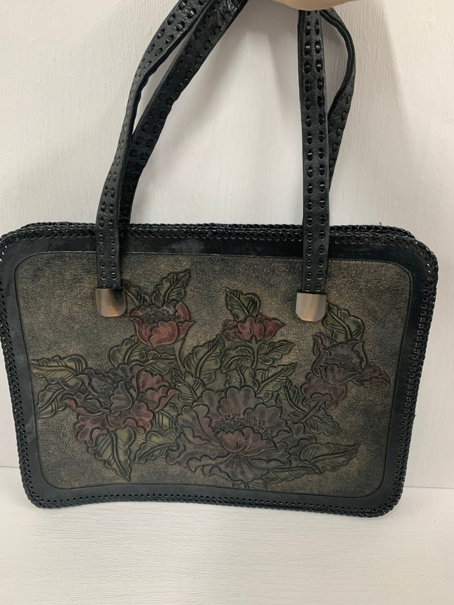 Chinese ethnic embroidery temperament broadband cheongsam bag leather women’s bag messenger handbag  37W cmx 27H cm ( BbW 13 25 Apr 2022)