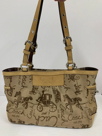 Coach Bag 30w x 22H (BbW 35 27 Apr 2022)