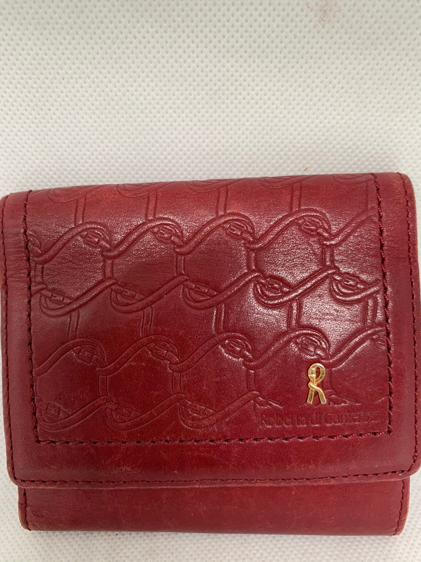 Roberta Di Cameron  red wallet 10w x 10H x 21cm ( BBW 71 May 2022)